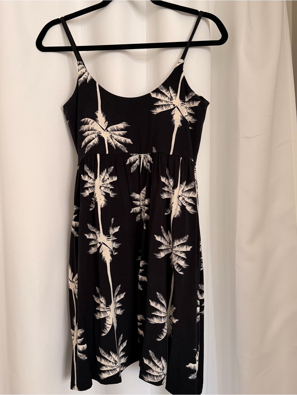 Fighting Eel Black Dress Cabello with White Palm Print